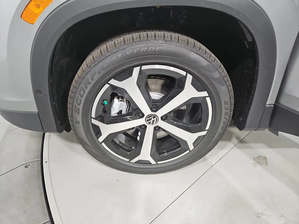 New 2026 Silver Volkswagen 2.0T SE image 25