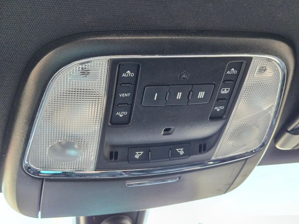 Used 2023 White Chrysler 300S image 30
