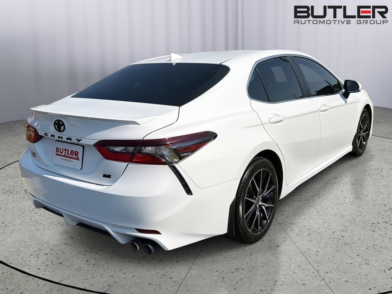 Used 2024 Ice Cap Toyota SE image 6