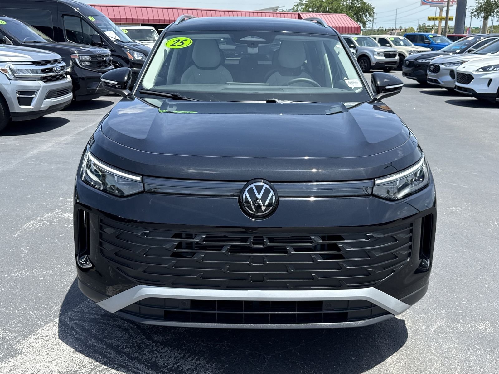 Used 2025 Deep Black Pearl Effect Volkswagen 2.0T SE image 9
