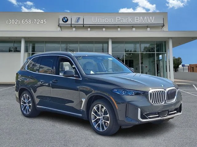 New 2026 Dravit Grey Metallic BMW xDrive50e image 3