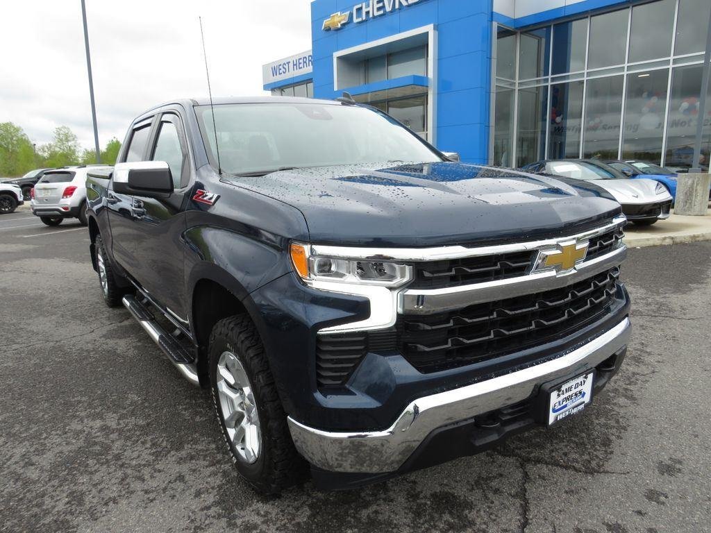 Used 2022 Blue Metallic Chevrolet LT image 3