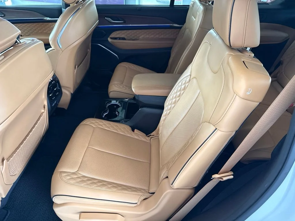 Used 2023 White Jeep Summit image 11