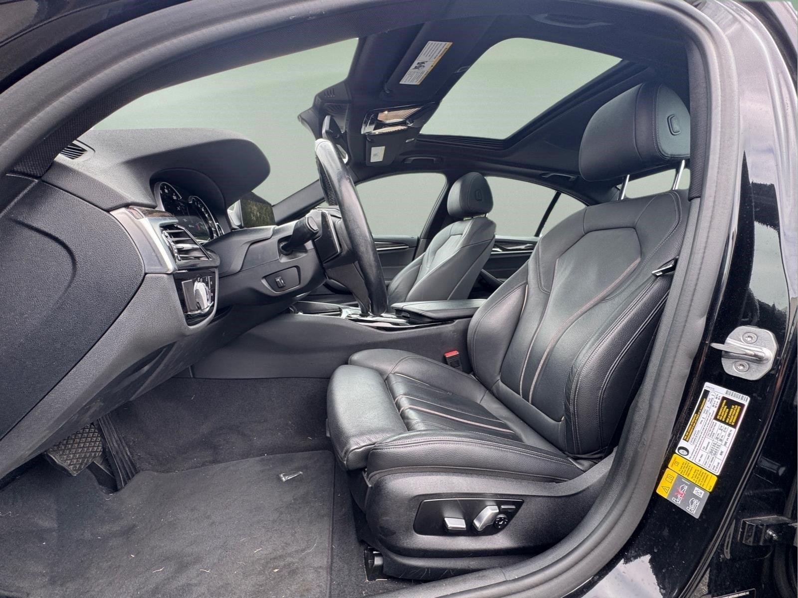 Used 2019 Black Sapphire Metallic BMW 530e iPerformance image 19