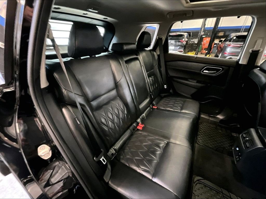 Used 2023 Black Nissan Platinum image 16