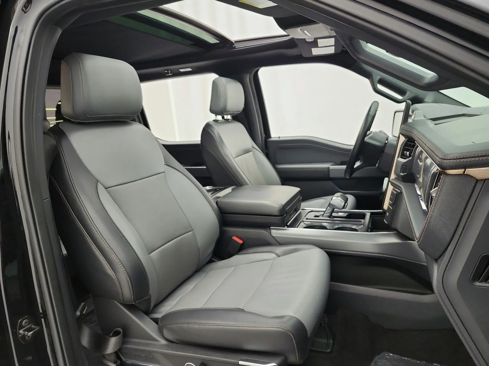 Used 2022 Agate Black Metallic Ford LARIAT image 19