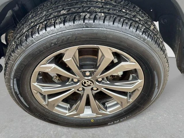 Used 2022 Blizzard Pearl Toyota XLE Premium image 12