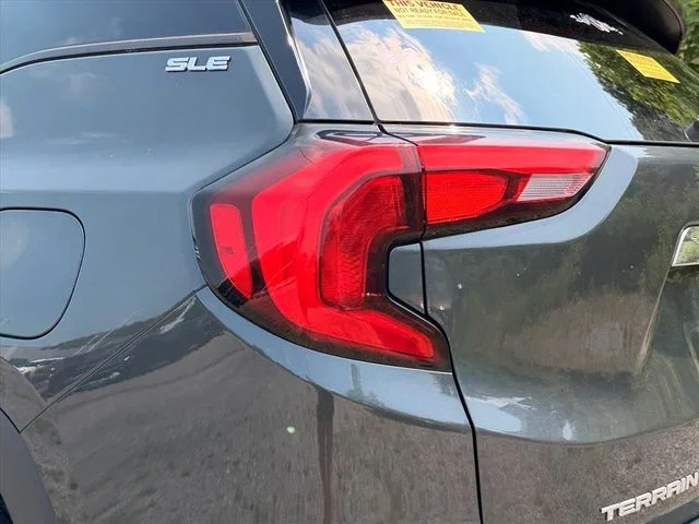 Used 2021 Gray GMC SLE image 12