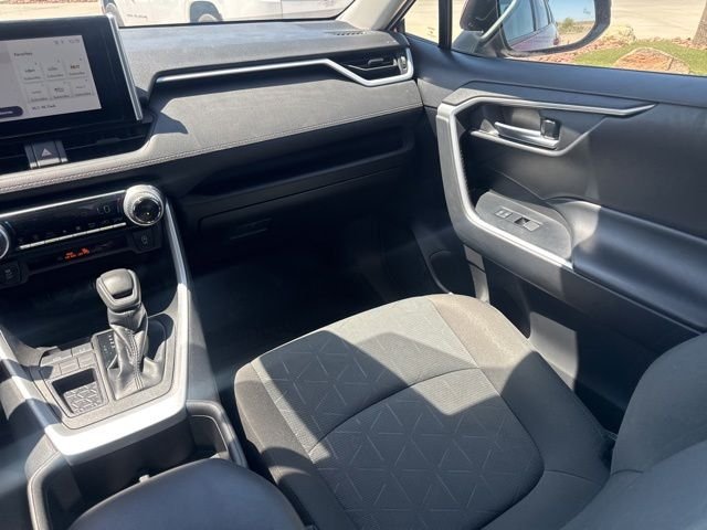 2023 Toyota RAV4 XLE - Photo 17