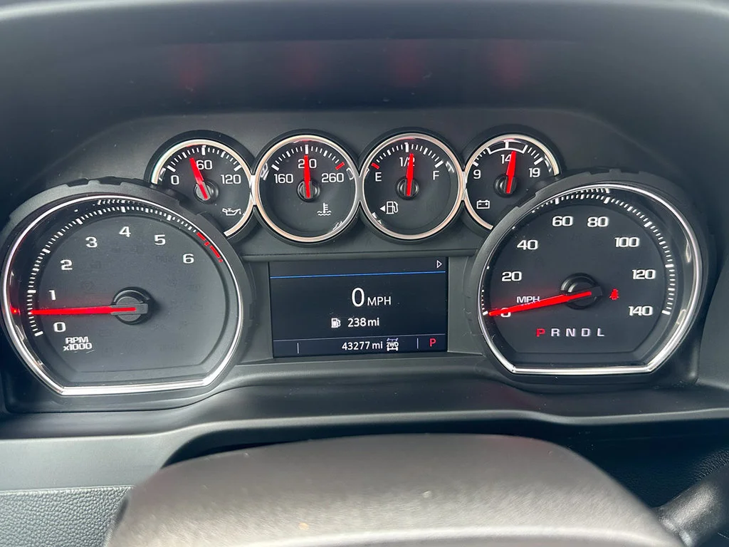 Used 2022 Silver Chevrolet Custom image 29