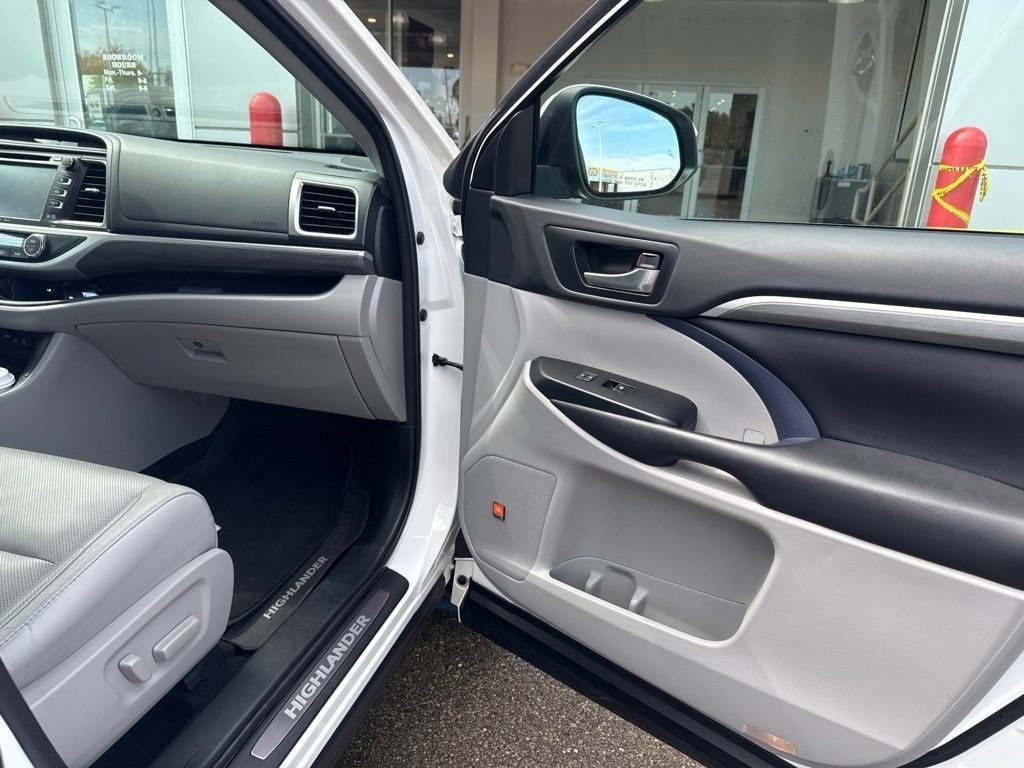 Used 2018 Blizzard Pearl Toyota Limited image 17