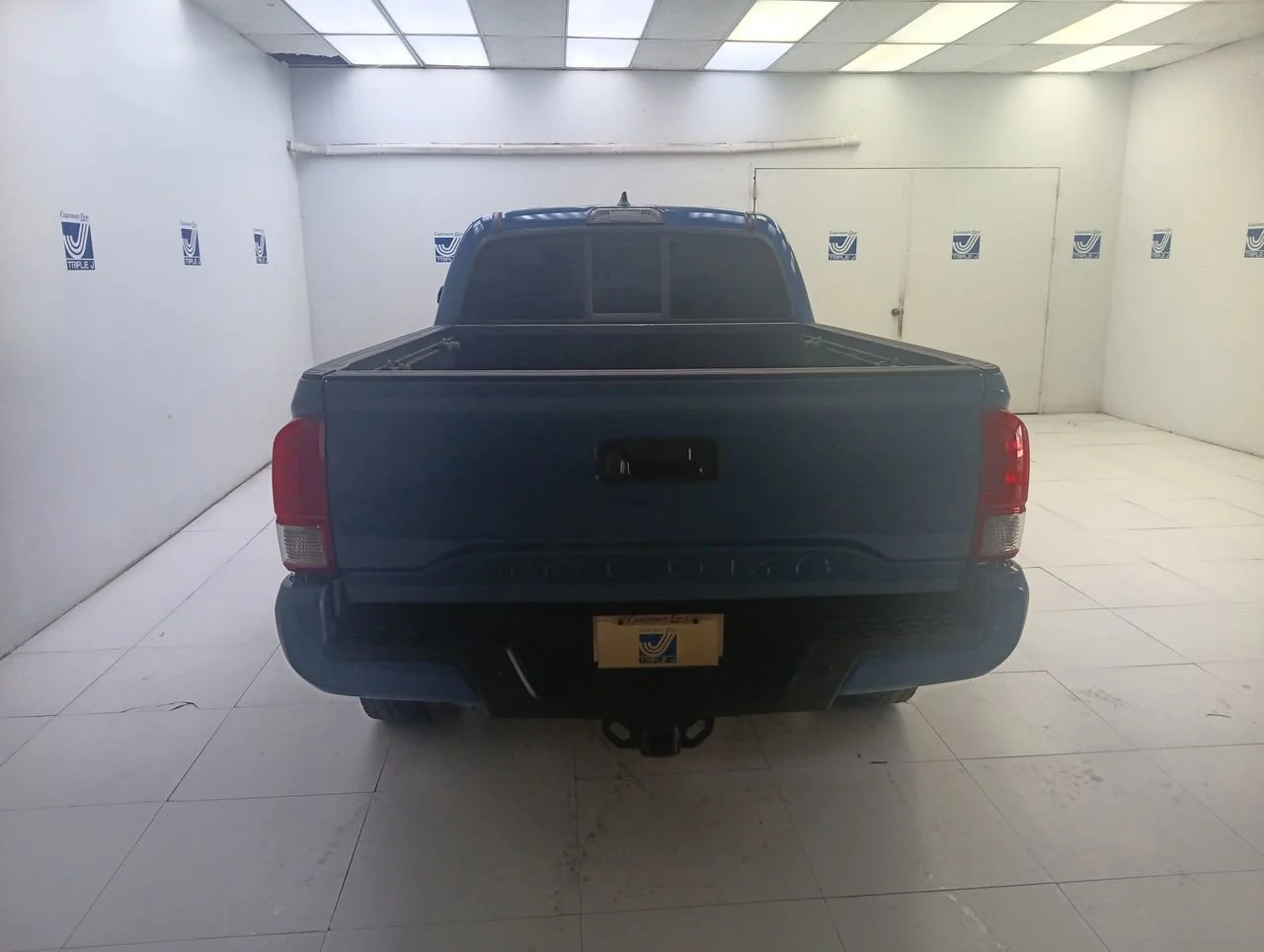 Used 2016 Inferno Toyota SR5 image 7