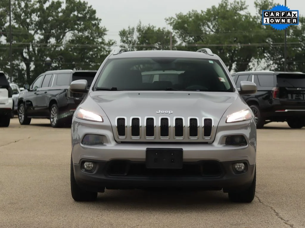 Used 2018 Jeep Cherokee Latitude with VIN 1C4PJLCB2JD563362 for sale in Pekin, IL