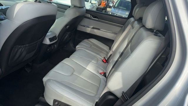 Used 2022 Silver Hyundai SEL image 8
