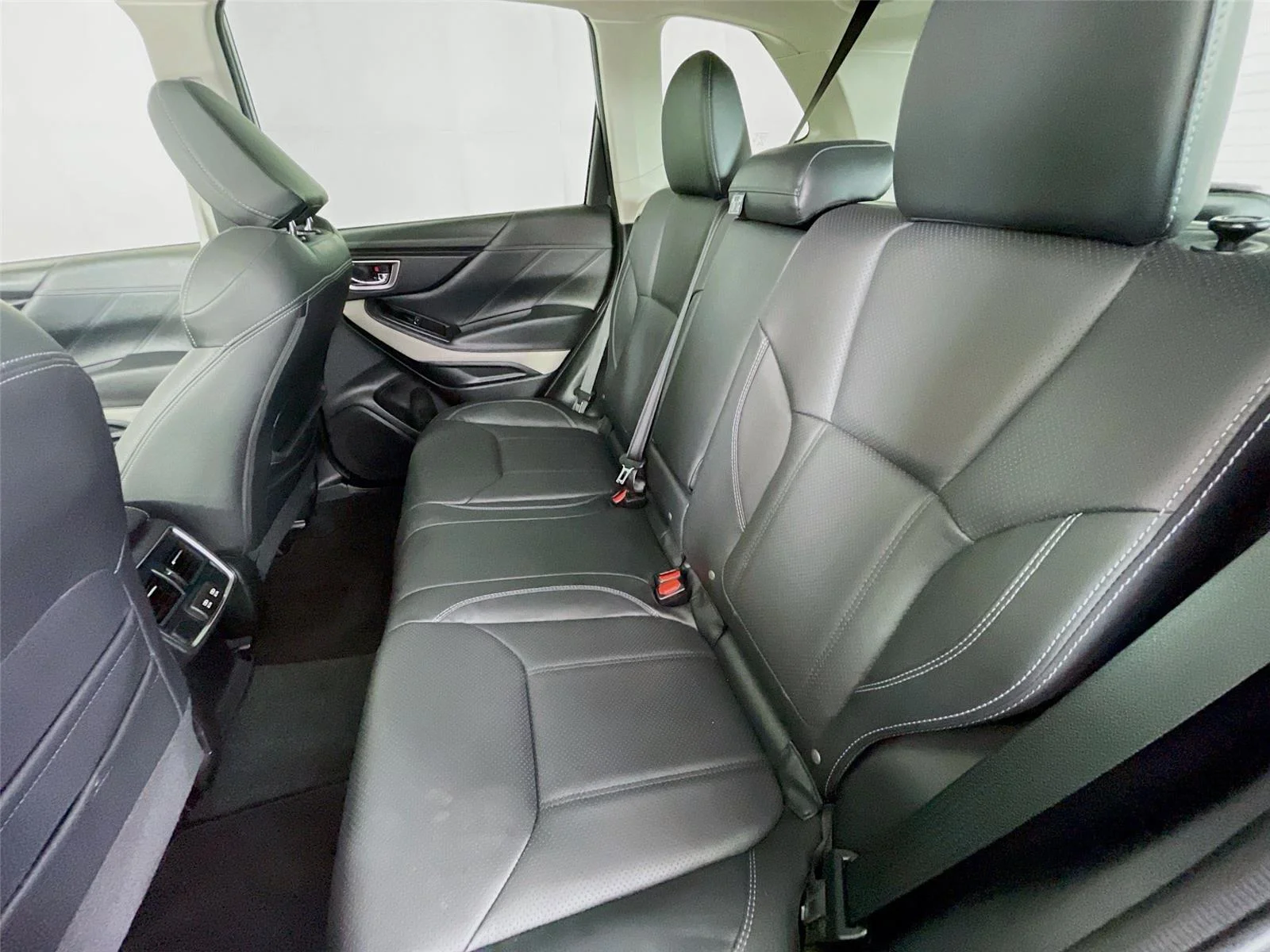 Used 2023 Magnetite Gray Metallic Subaru Limited image 27