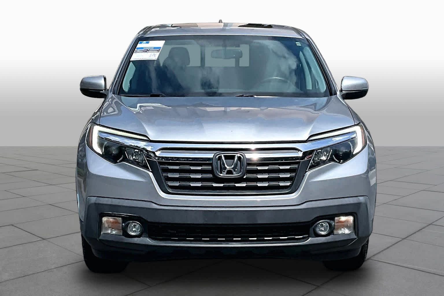 Used 2019 Lunar Silver Metallic Honda RTL-T image 4