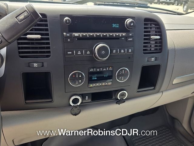 Used 2013 Silver GMC SLE image 21