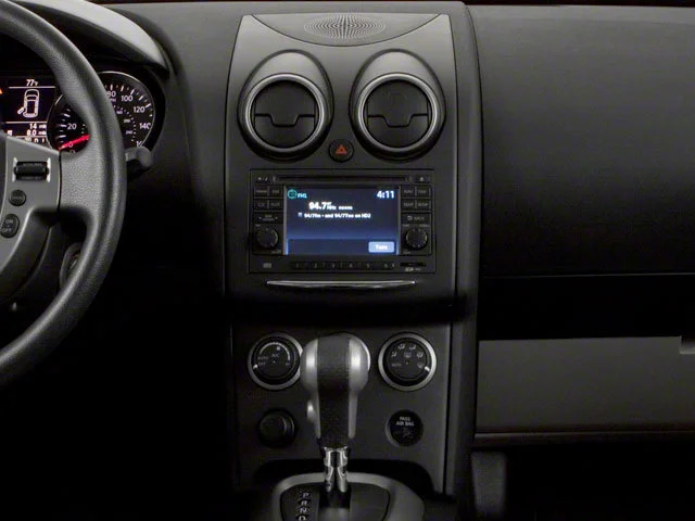 Used 2013 Pearl White Nissan S image 13