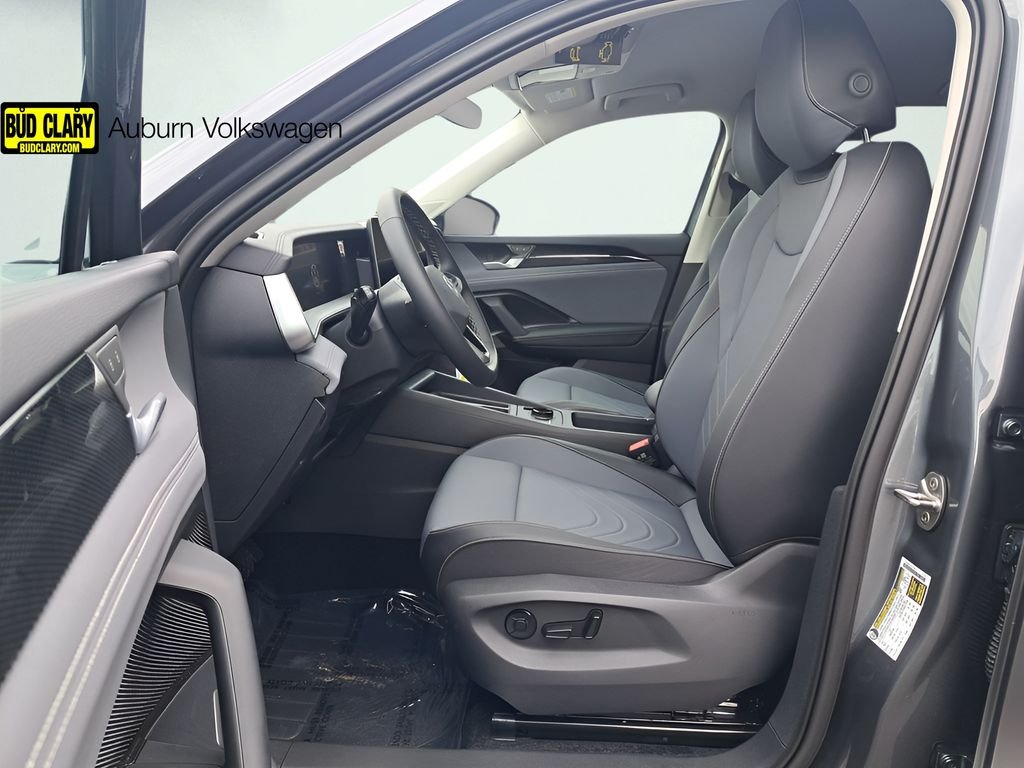 2025 Volkswagen Tiguan SE - Photo 13