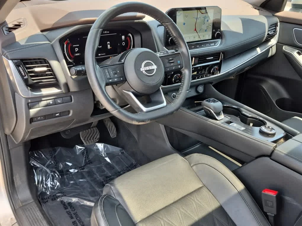 Used 2022 Champagne Silver Metallic Nissan Platinum image 12