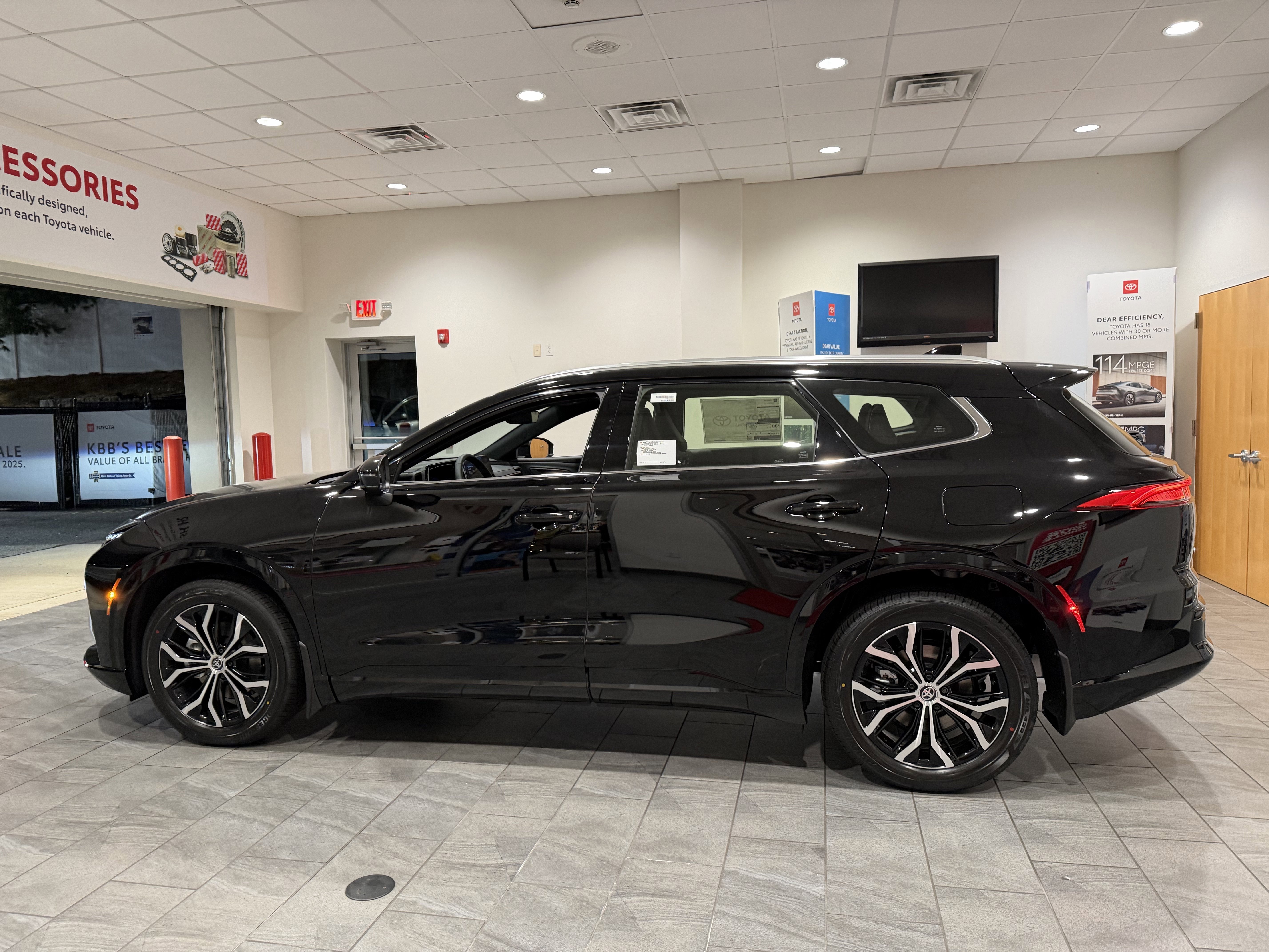 2025 Toyota Crown Signia XLE - Photo 52