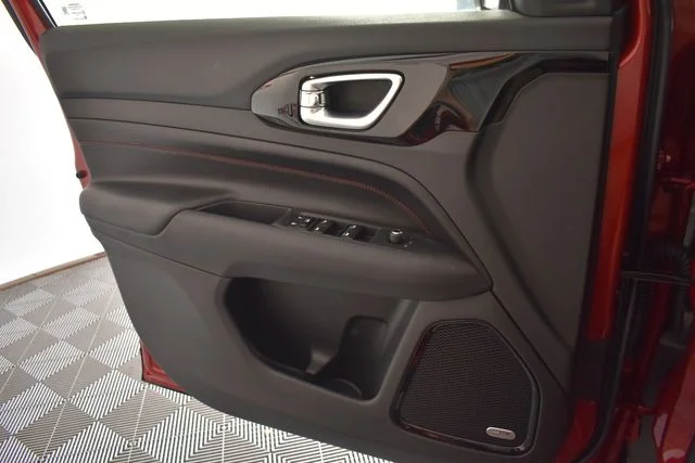New 2026 Red Hot Pearl-Coat Exterior Paint Jeep Trailhawk image 34