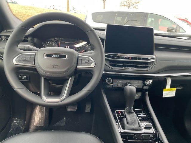 New 2026 Bright White Clearcoat Jeep Latitude Altitude image 11