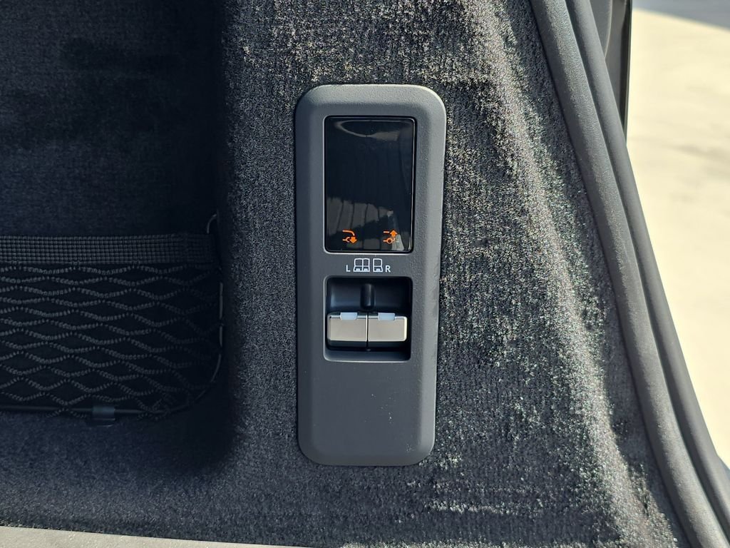 New 2026 Santorini Black Land Rover SE image 14