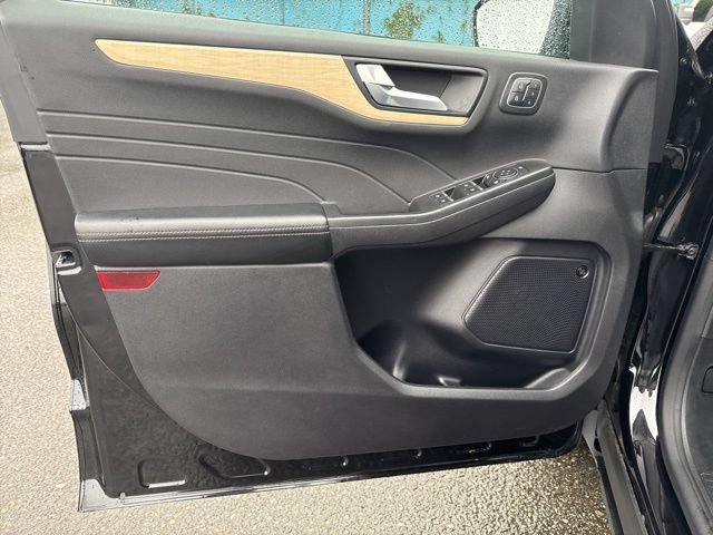 Used 2022 Black Metallic Ford Titanium image 23