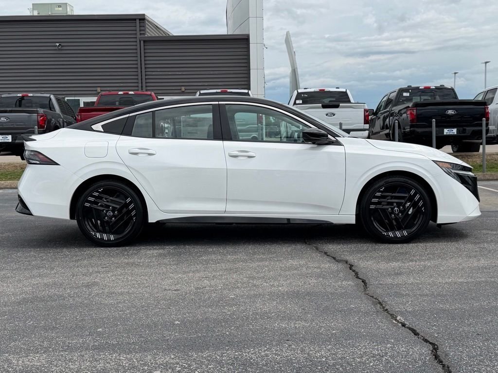 New 2026 Aspen White TriCoat / Super Black Two-tone Nissan SR image 3