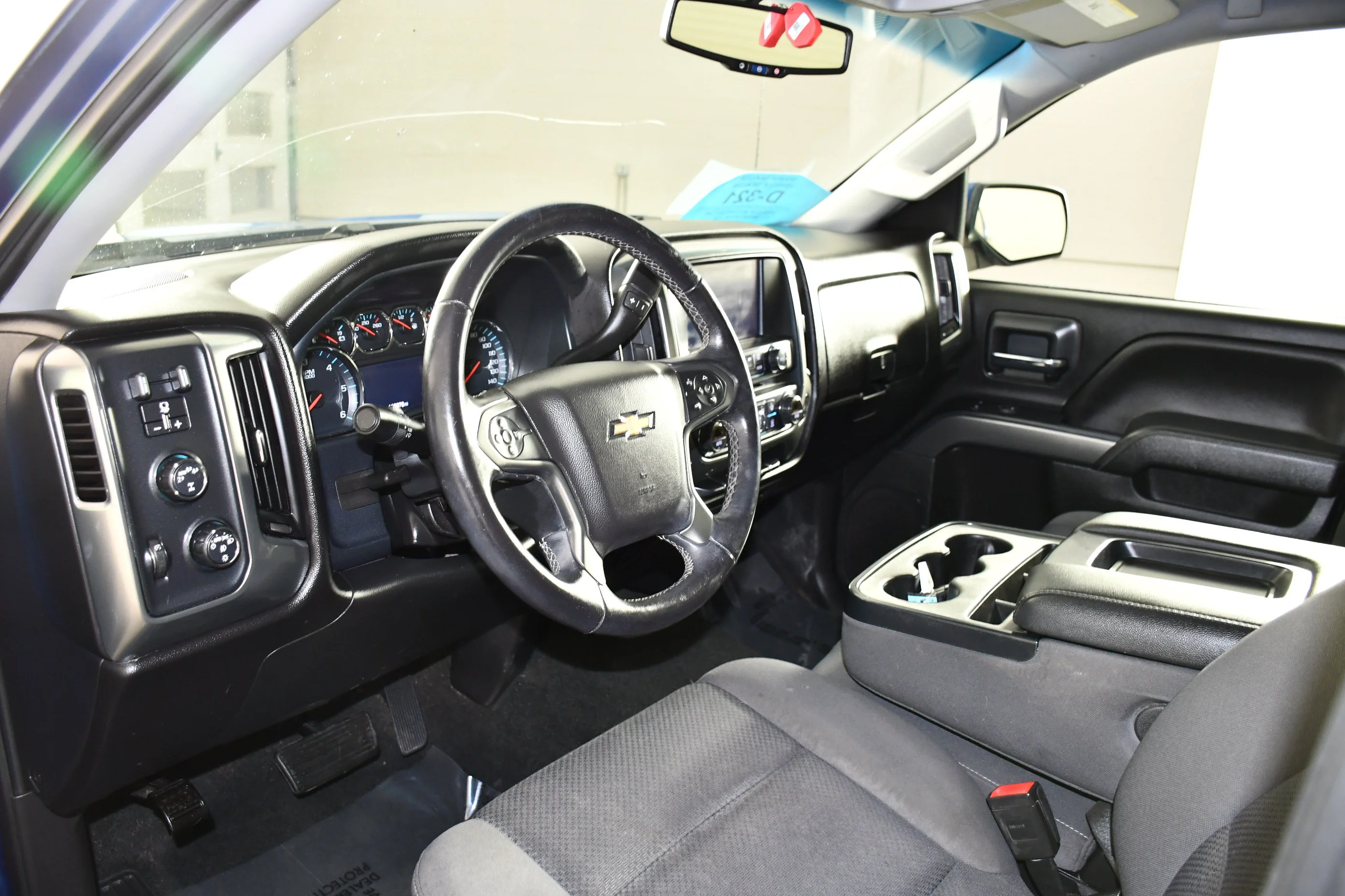 Used 2018 Deep Ocean Blue Metallic Chevrolet LT image 2