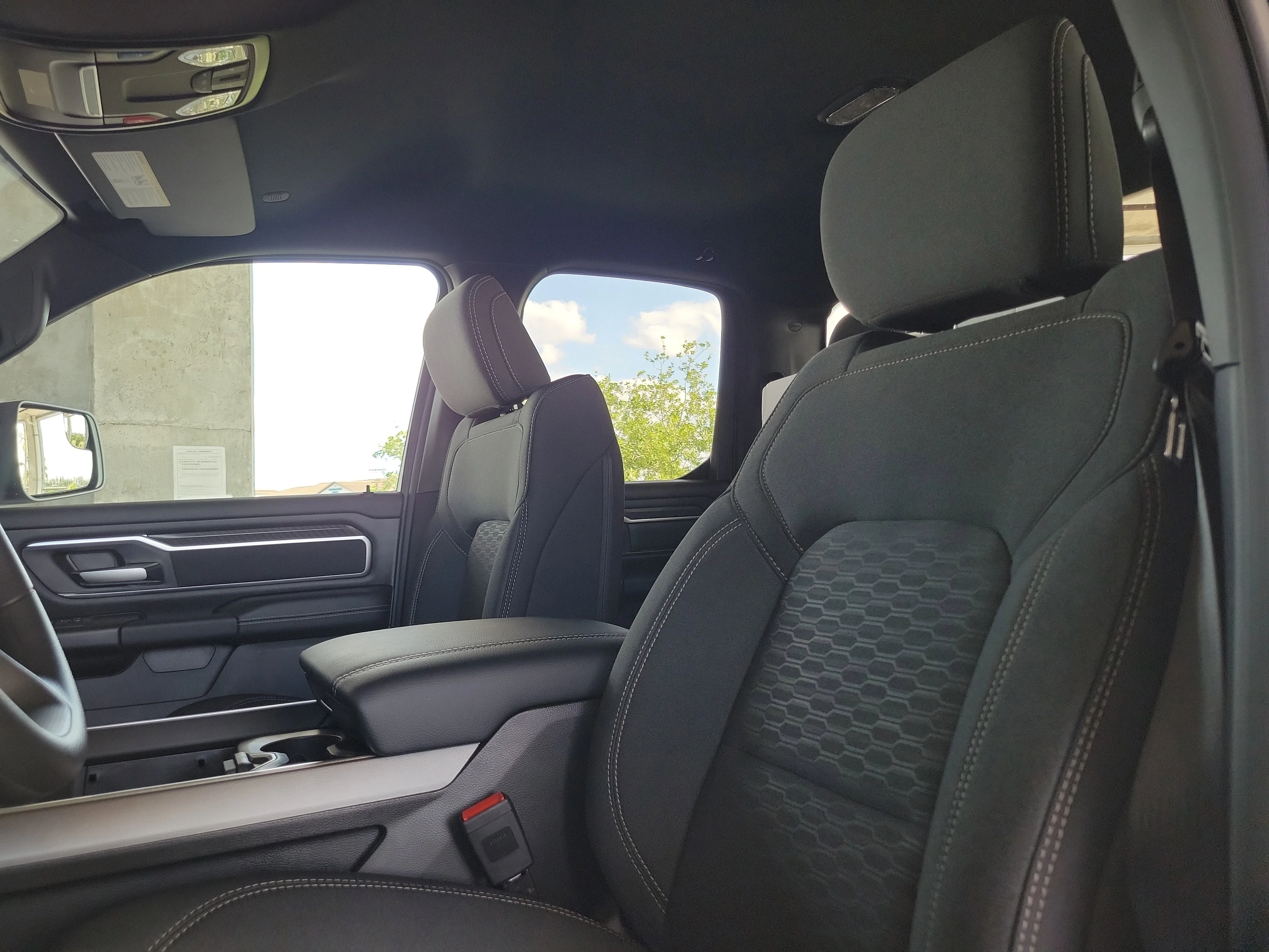 New 2026 Diamond Black Crystal Pearl-Coat Exterior Paint RAM Big Horn image 17