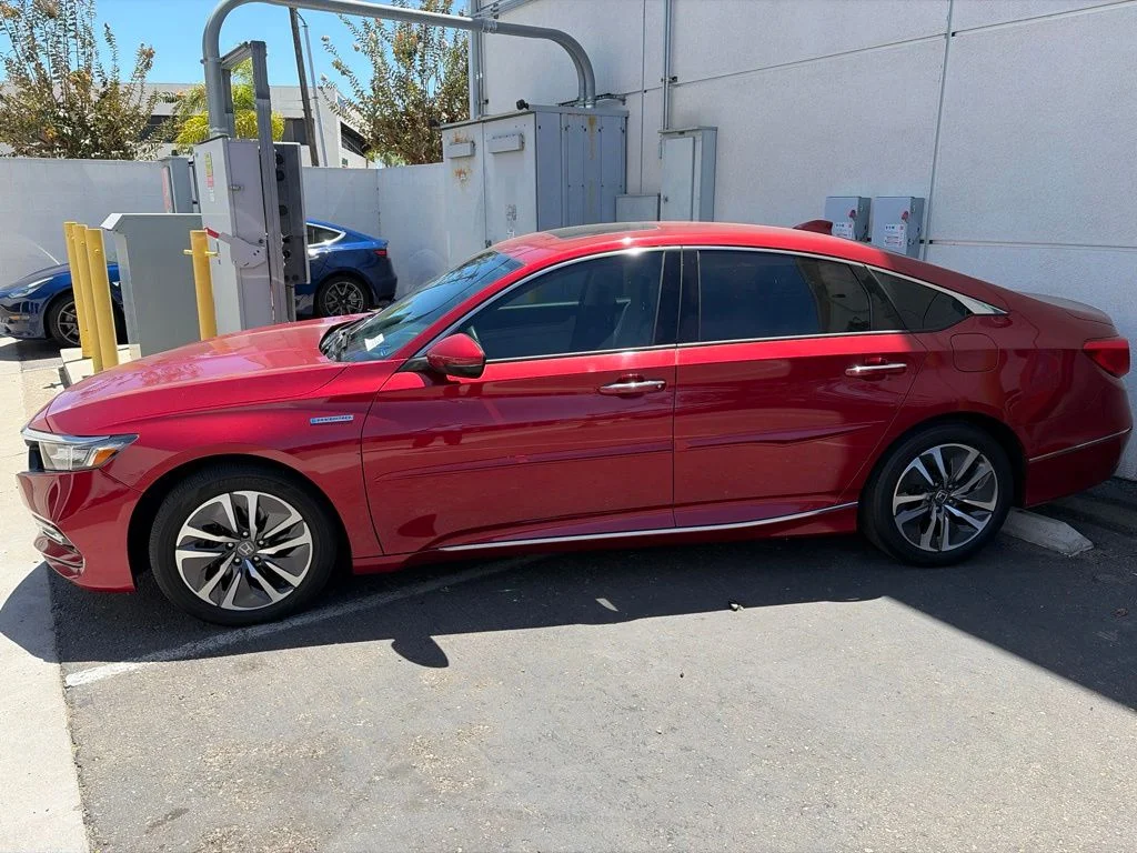 Used 2018 Red Honda Touring image 13