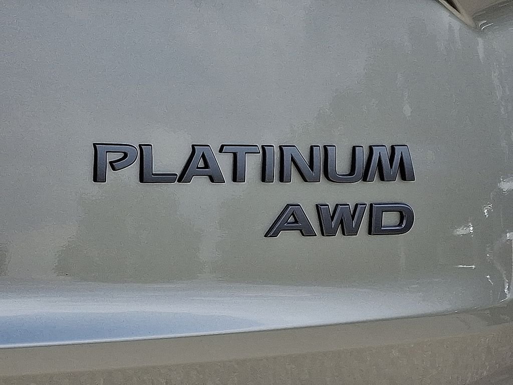 New 2026 Champagne Silver Metallic / Super Black Two-tone Nissan Platinum image 6
