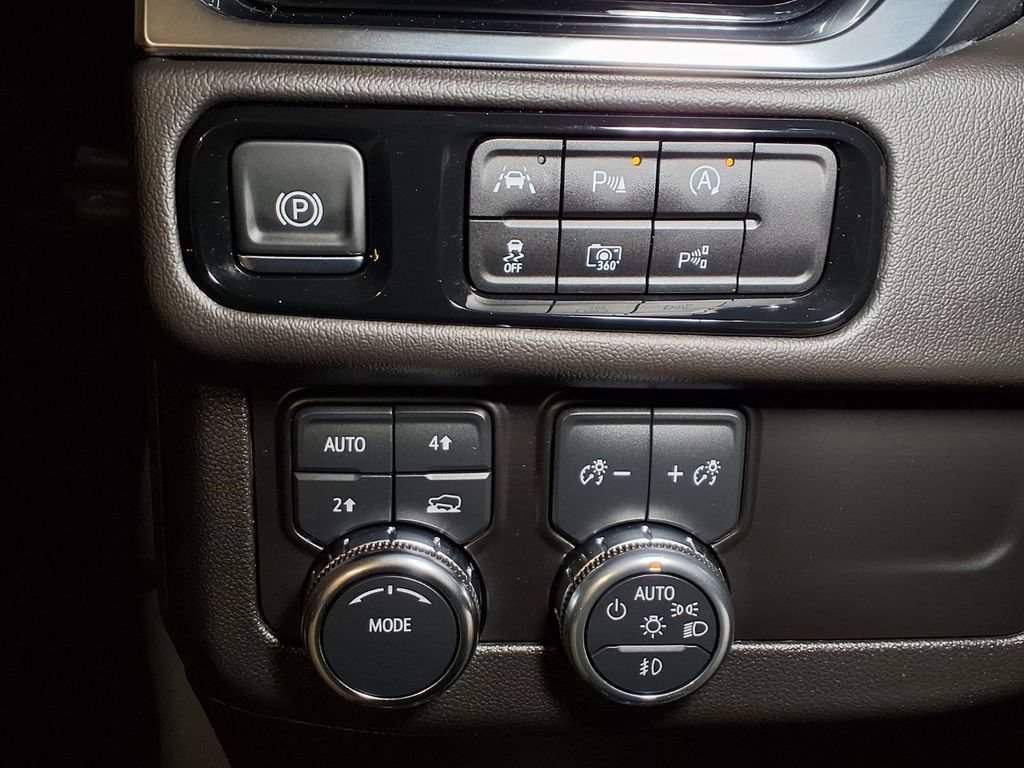 2025 GMC Yukon XL Denali - Photo 13