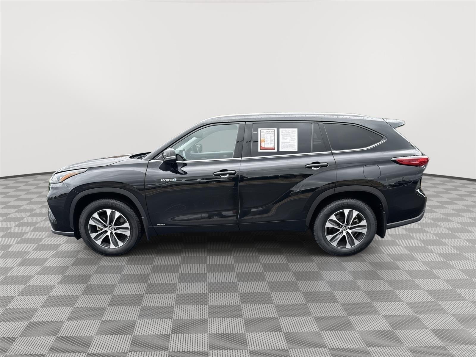 Used 2020 Midnight Black Metallic Toyota XLE image 12