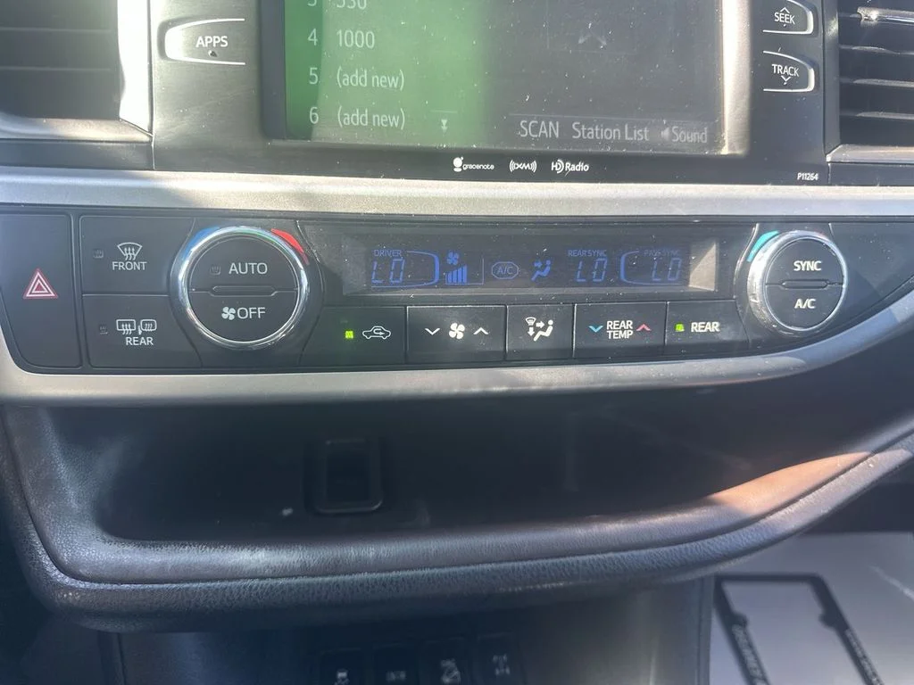 Used 2016 Silver Toyota LE V6 image 25