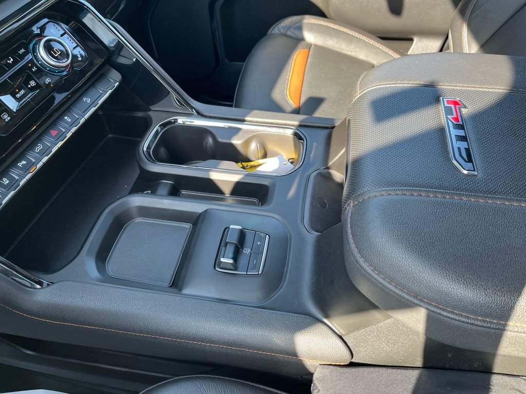 Used 2025 White GMC AT4 image 21