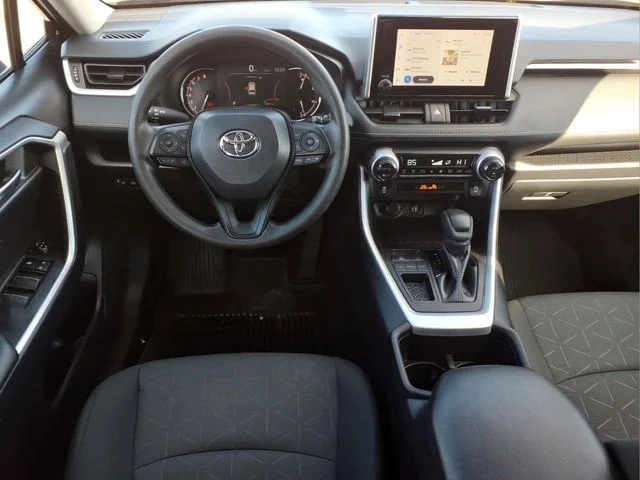2024 Toyota RAV4 XLE - Photo 9