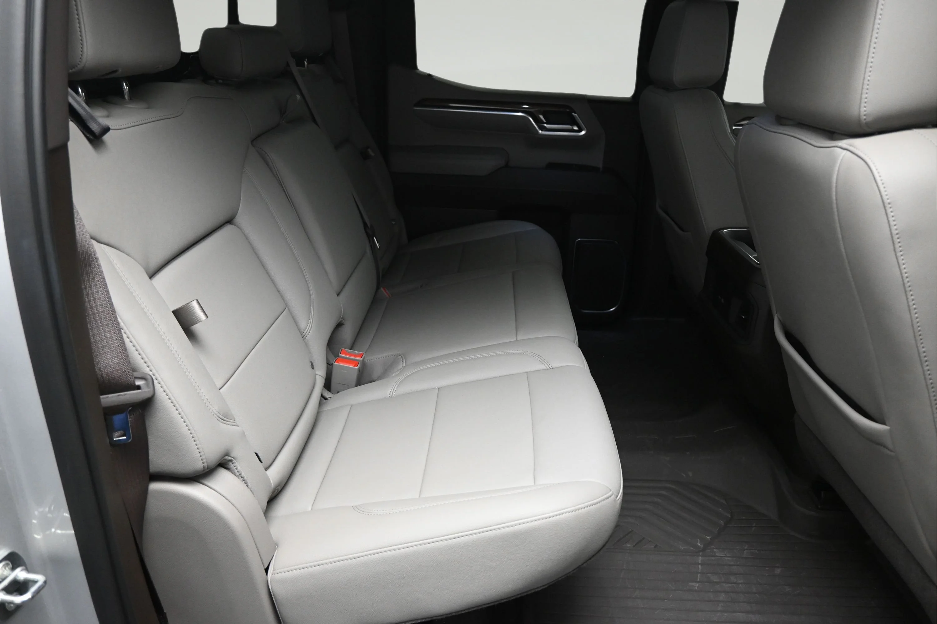 Used 2022 Silver Ice Metallic Chevrolet LT Trail Boss image 17