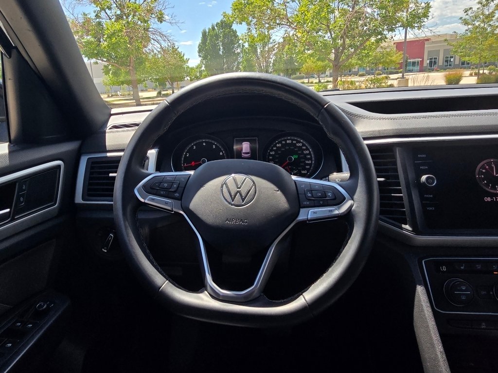 Used 2021 Deep Black Pearl Volkswagen 3.6L V6 SE w/Technology image 27