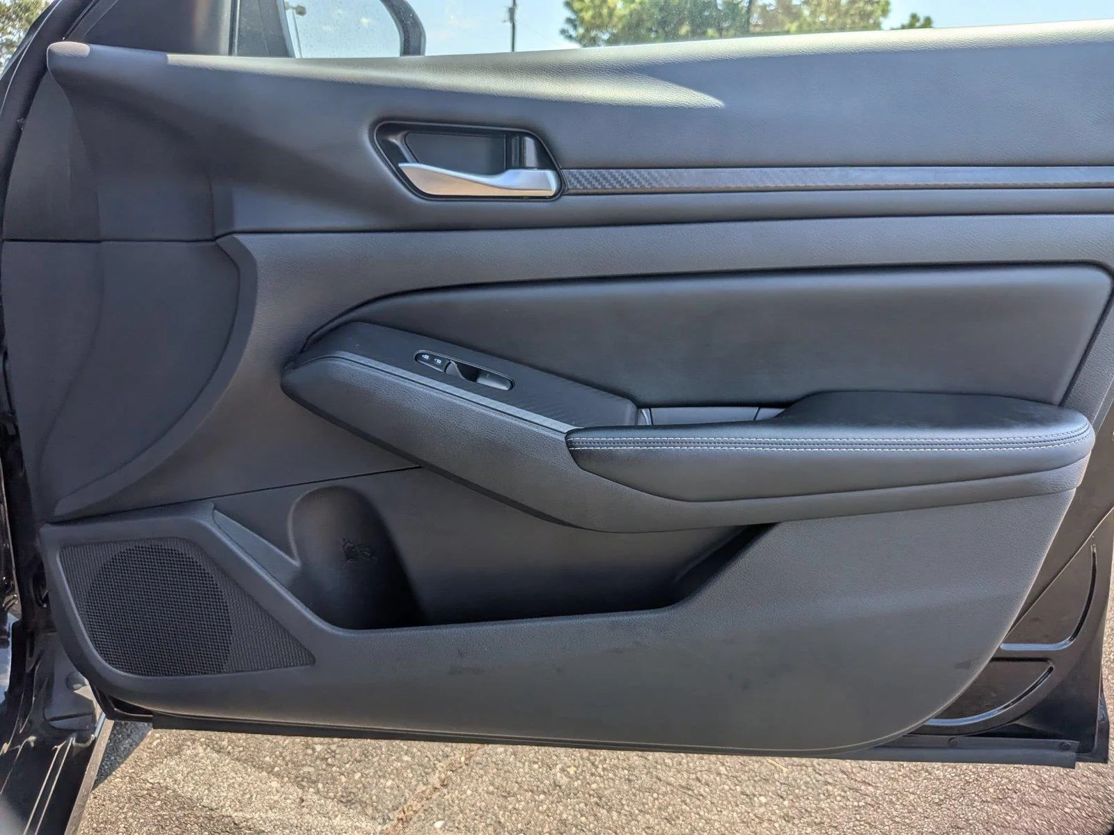 Certified Used 2025 Super Black Nissan SV image 35