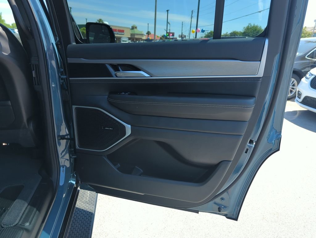 New 2026 Steel Blue Exterior Paint Jeep Limited Altitude image 32
