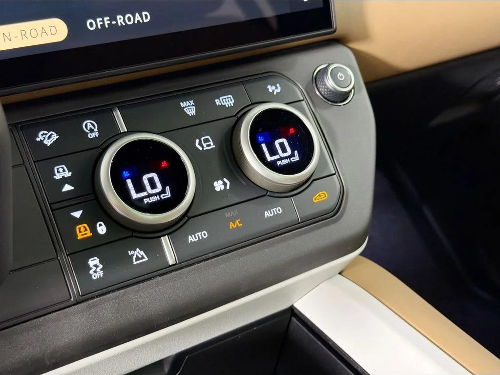 New 2026 Borasco Grey Land Rover X-Dynamic SE image 16