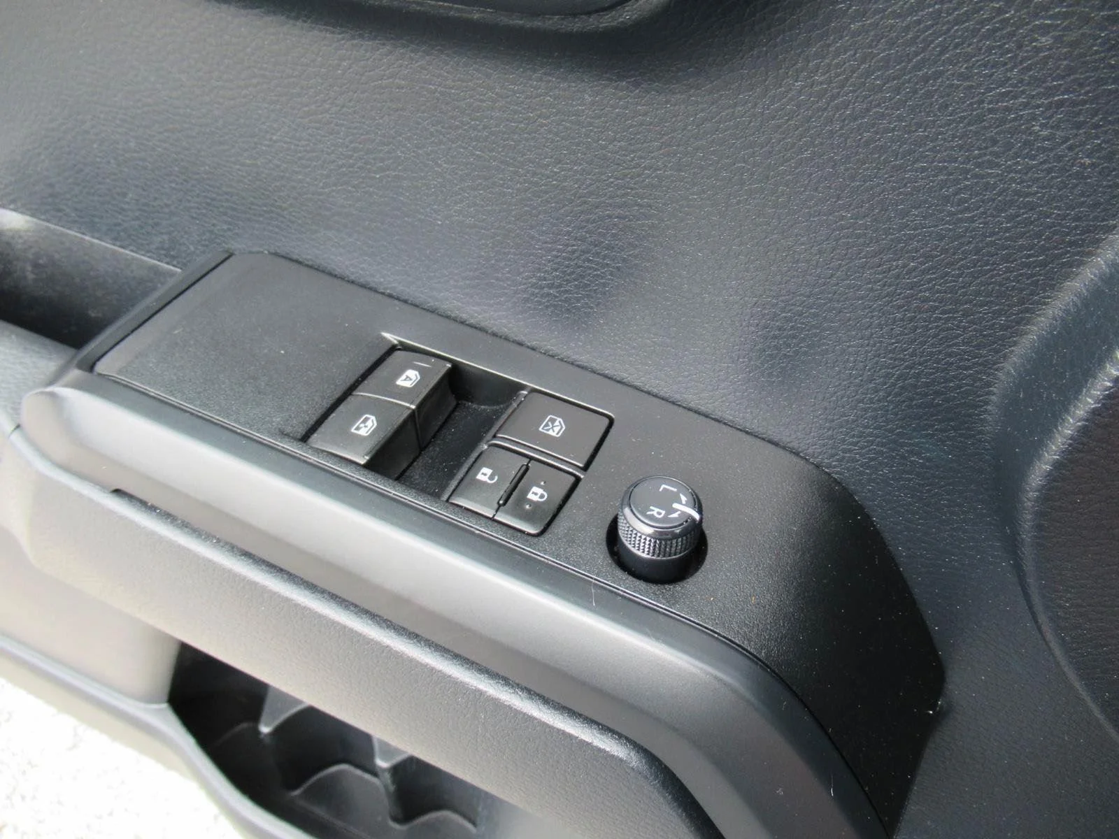 Used 2019 Silver Toyota SR image 20