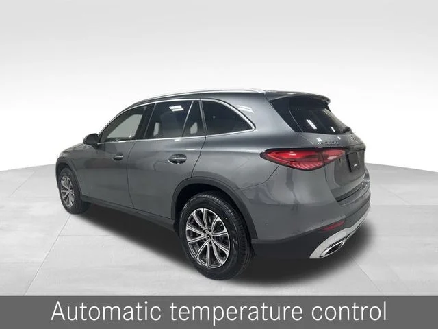 Used 2023  Mercedes-Benz GLC 300 image 9
