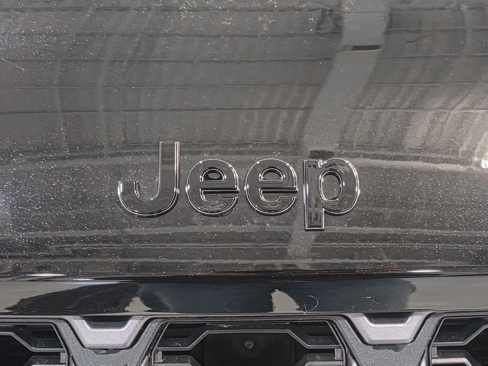 New 2026 Diamond Black Crystal Pearl-Coat Exterior Paint Jeep Limited image 12