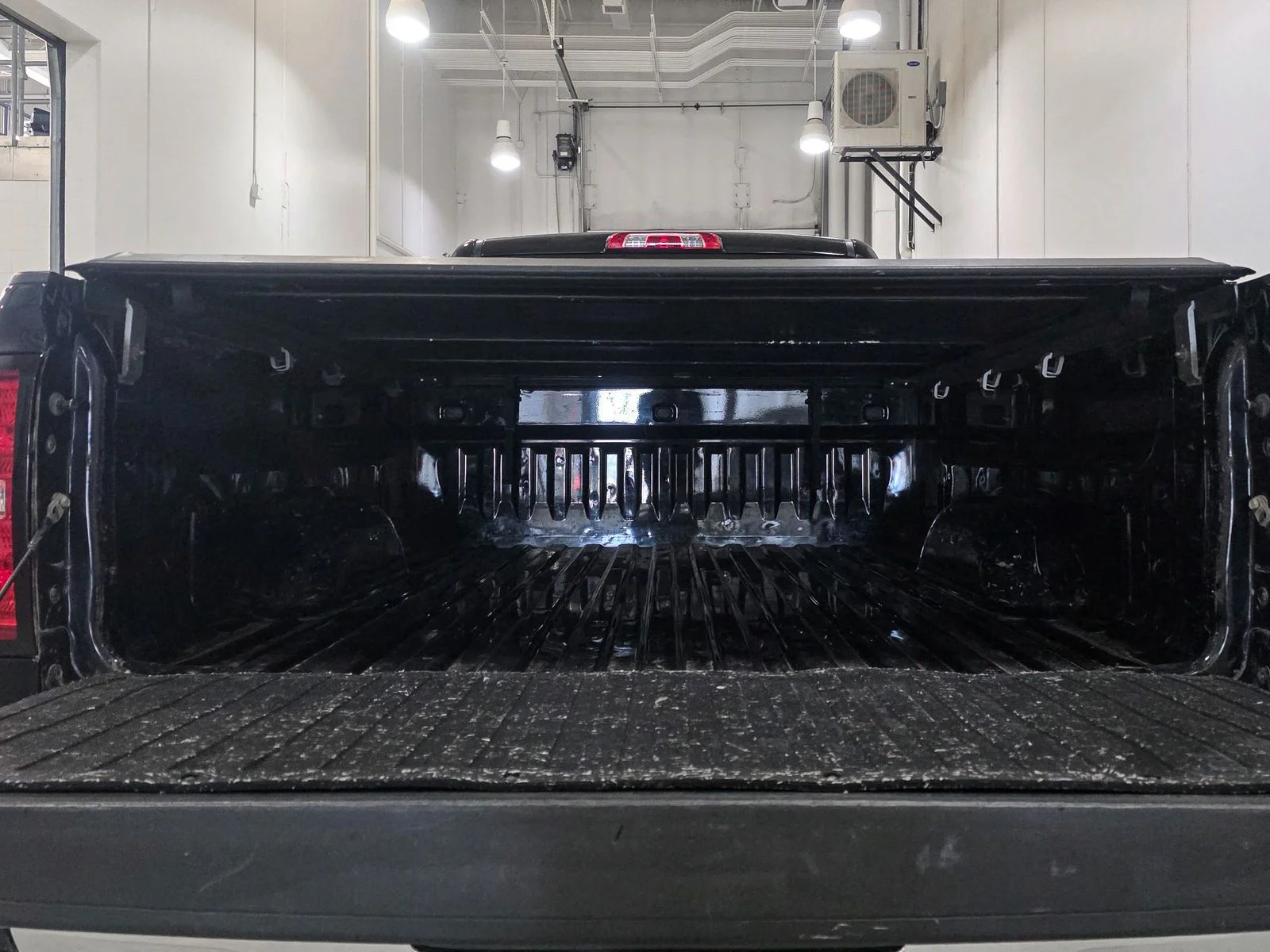Used 2014 Black Chevrolet LT image 17