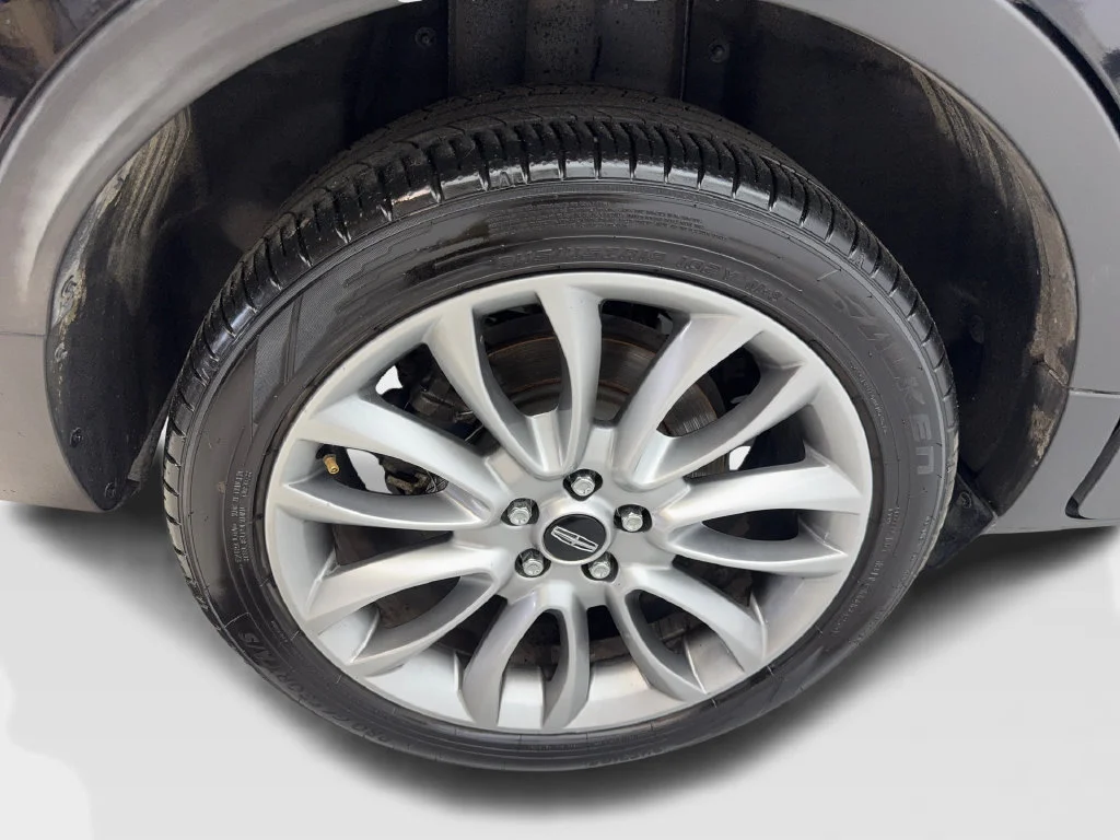 Used 2017 Black Lincoln Reserve image 90