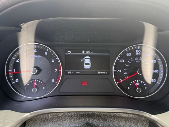 Used 2023 White Kia LXS image 20